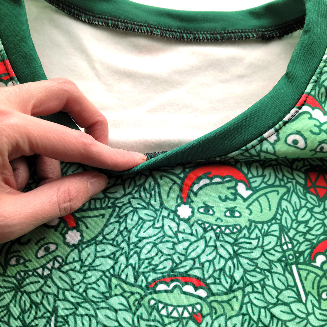 Santa Goblins Sweatshirt - Geeky merchandise for people who play D&D - Merch to wear and cute accessories and stationery Paola's Pixels