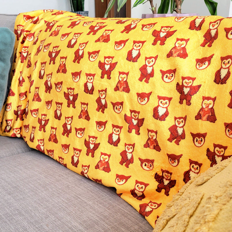 Owlbear Blanket - Geeky merchandise for people who play D&D - Merch to wear and cute accessories and stationery Paola&