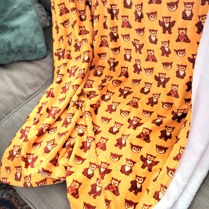 Owlbear Blanket - Geeky merchandise for people who play D&D - Merch to wear and cute accessories and stationery Paola's Pixels