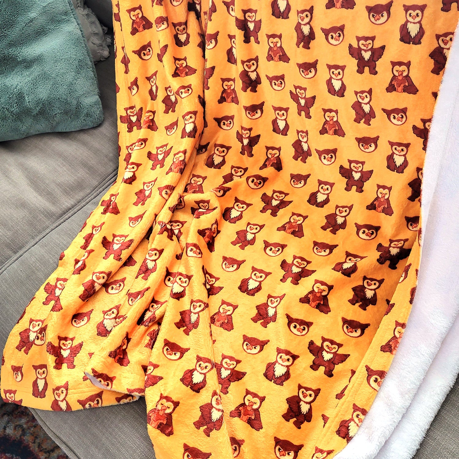 Owlbear Blanket - Geeky merchandise for people who play D&D - Merch to wear and cute accessories and stationery Paola's Pixels
