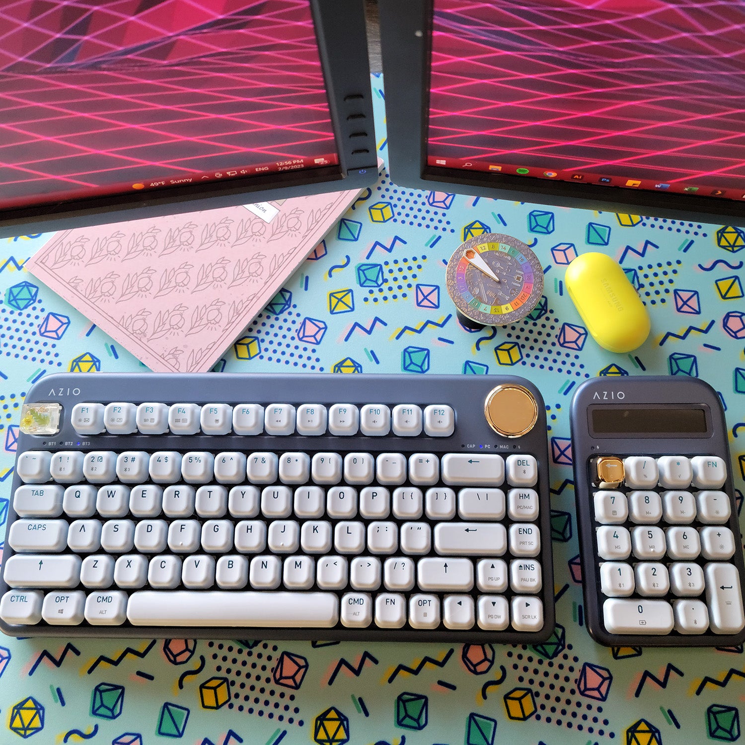 90s Dice desk mat - Geeky merchandise for people who play D&D - Merch to wear and cute accessories and stationery Paola's Pixels