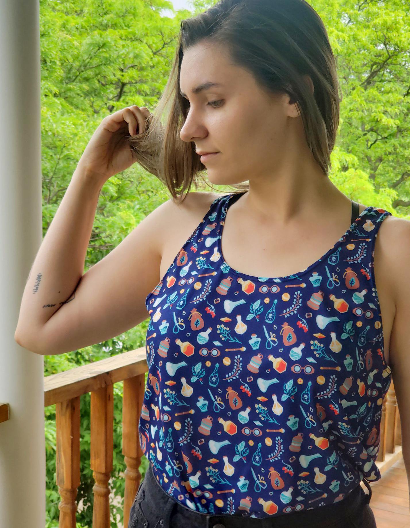 Alchemist Unisex Tank Top - Geeky merchandise for people who play D&D - Merch to wear and cute accessories and stationery Paola's Pixels