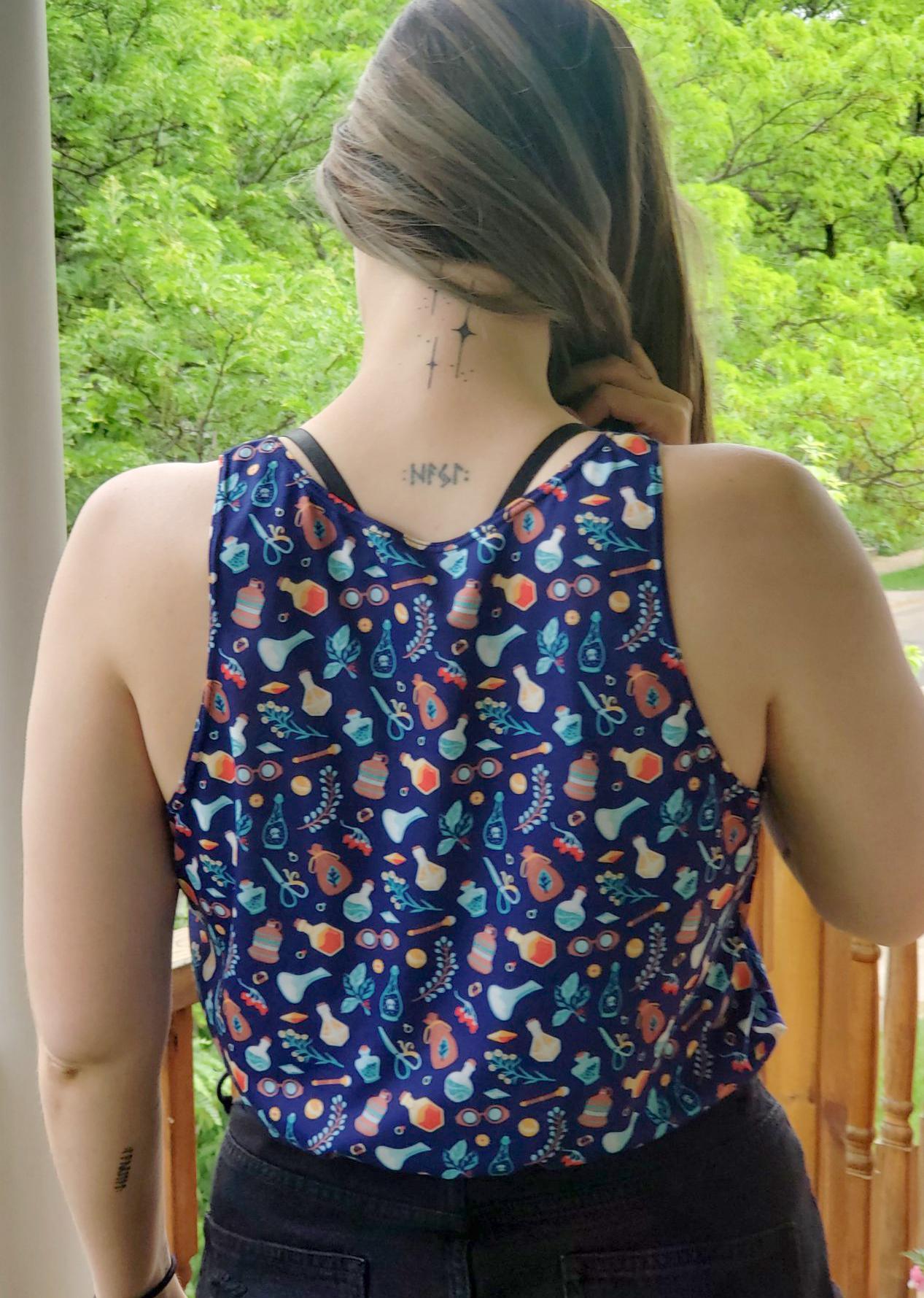 Alchemist Unisex Tank Top - Geeky merchandise for people who play D&D - Merch to wear and cute accessories and stationery Paola's Pixels