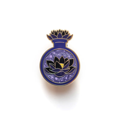 Black Lotus Potion Enamel Pin - Geeky merchandise for people who play D&D - Merch to wear and cute accessories and stationery Paola's Pixels