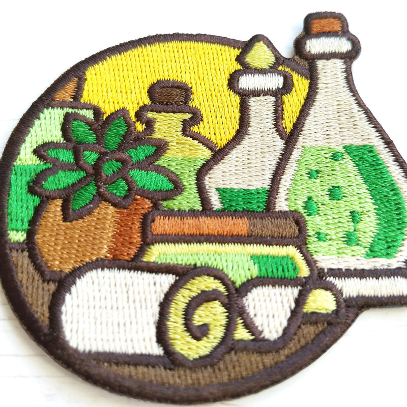 Healer Patch - Geeky merchandise for people who play D&D - Merch to wear and cute accessories and stationery Paola&