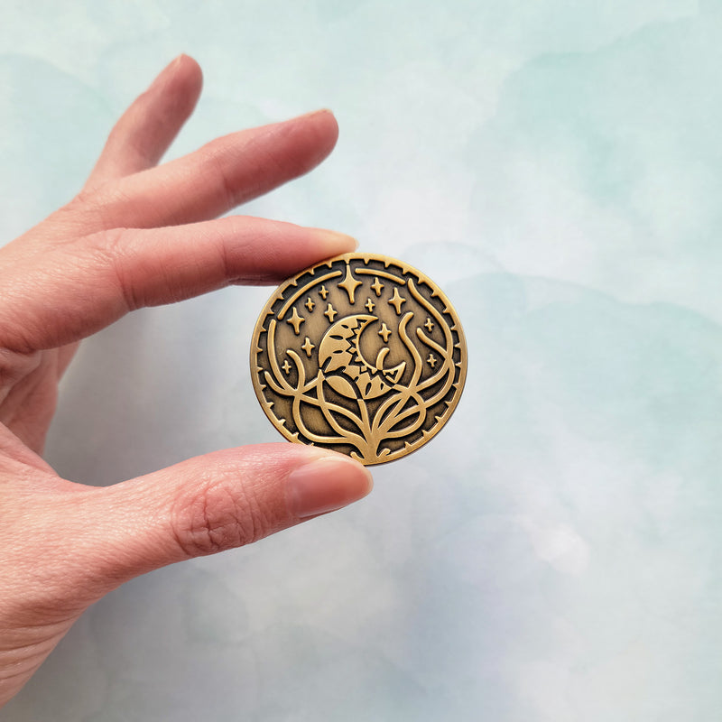 Sun and Moon d2 Coin - Geeky merchandise for people who play D&D - Merch to wear and cute accessories and stationery Paola&